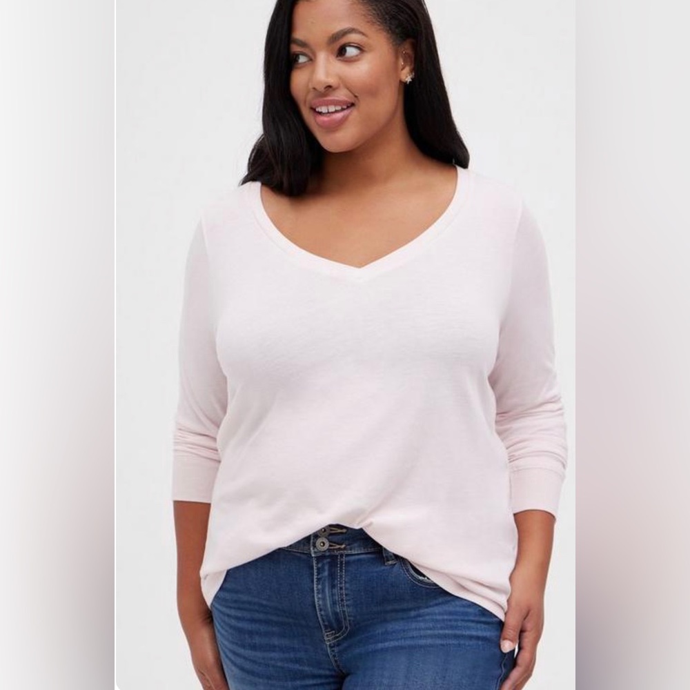 Torrid V-Neck Long Sleeve Tee Classic Fit size 1 (14/16). Pink. EUC.